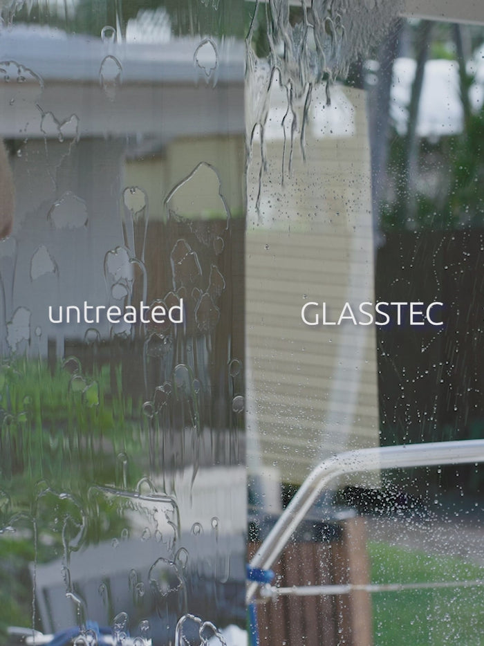 Before and after use of GLASSTEC from ditech, showcasing its hydrophobic properties on marine glass.